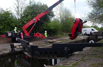  , ,     ,        «».    «» –¬  Ford Fiesta –     UNIC Cranes Europe  URW-706,     .