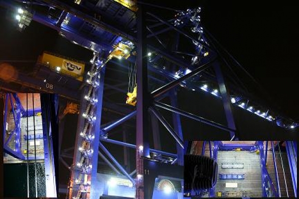 В Испании установлен портовый кран со светодиодным освещением