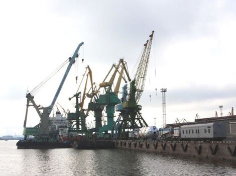«Морской порт Санкт-Петербург» отправил очередные портовые краны в Усть-Лугу
